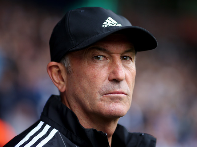 In het regenachtige Stoke, waar de wind vrijwel altijd stormachtig lijkt te zijn, liet Tony Pulis de oude tijden van het Engelse voetbal herleven bij The Potters. Waar de buitenlandse invloeden in de Premier League steeds groter worden, koesterde Pulis in het Britannia Stadium de vaderlandse spelopvatting. Het was als voorbijganger oppassen voor voorbijvliegende lange ballen en de manager rustte ballenjongens uit met een handdoek, zodat Rory Delap meer grip had als hij de bal met een imposante inworp voor het doel slingerde. Tegenwoordig is het no-nonsense spel van Pulis op The Hawthorns te bewonderen, waar zijn club West Bromwich Albion speelt.