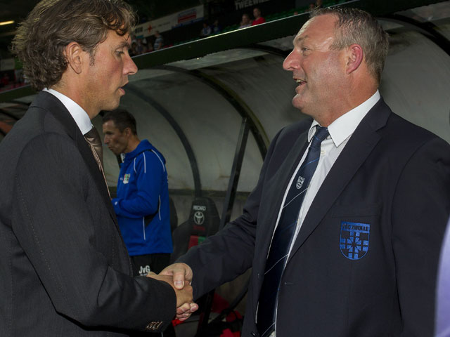 Onbedoeld is Ron Jans met PEC Zwolle verantwoordelijk voor het ontslag van Alex Pastoor bij NEC. Maandag, twee dagen na de 1-5 nederlaag, besluit het NEC-bestuur afscheid van de geplaagde coach te nemen.