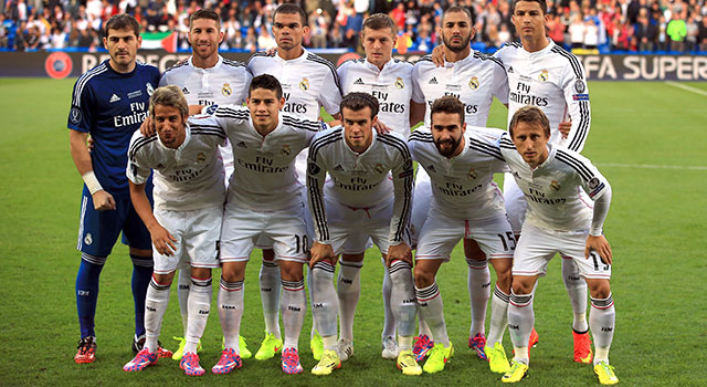 Het sterrenteam van Real Madrid dat Sevilla klop gaf. Staand (vanaf links): Iker Casillas, Sergio Ramos, Pepe, Toni Kroos, Karim Benzema en Cristiano Ronaldo. Gehurkt: Fábio Coentrão, James Rodríguez, Gareth Bale, Dani Carvajal en Luka Modric