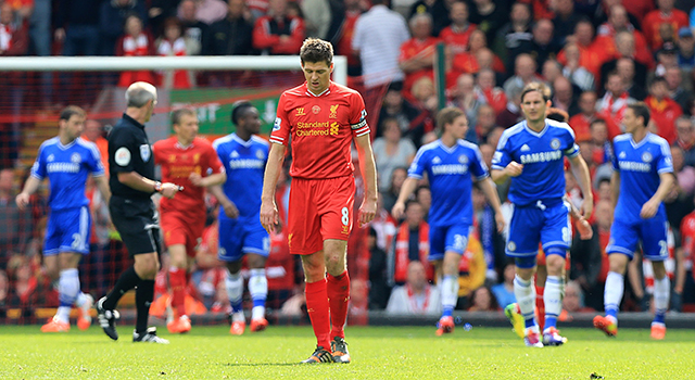 In het seizoen 2013/14 stond Liverpool drie speelronden voor het einde bovenaan in Engeland, maar gaf het de titel uit handen door een uitglijder van Steven Gerrard tegen Chelsea.