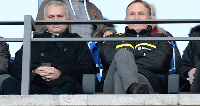 José Mourinho, naast Dortmund-bestuurder Hans-Joachim Watzke, zag in Berlijn geen doelpunten. 