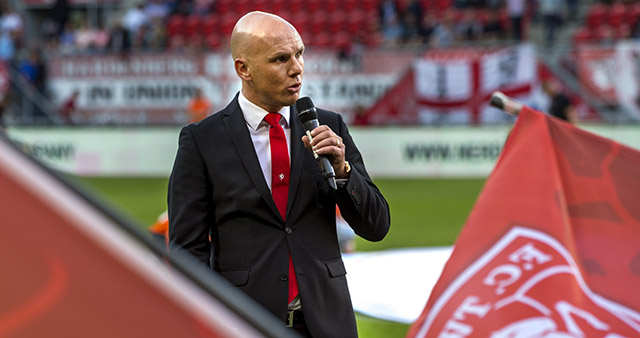FC Twente-directeur Jan van Halst: &#039;Dit is een krankzinnige zaak geweest die met geen pen te beschrijven is.&#039;