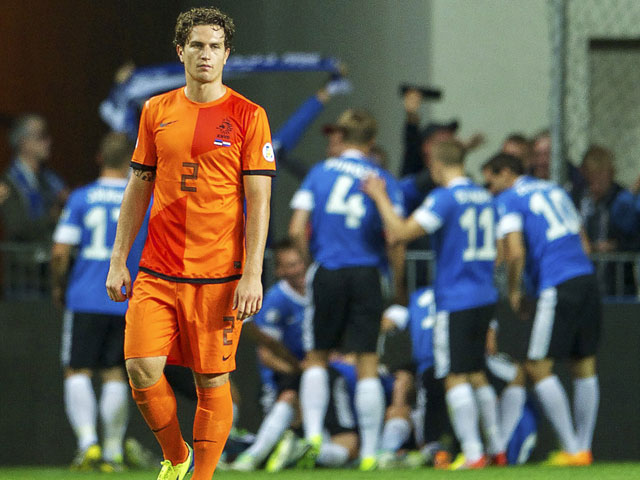 Ook ditmaal komt Oranje in Estland op achterstand. Na een klein uur maakt Vassiljev zijn tweede treffer, via een subtiele lob. Rechtsback Janmaat ziet de bui al hangen.