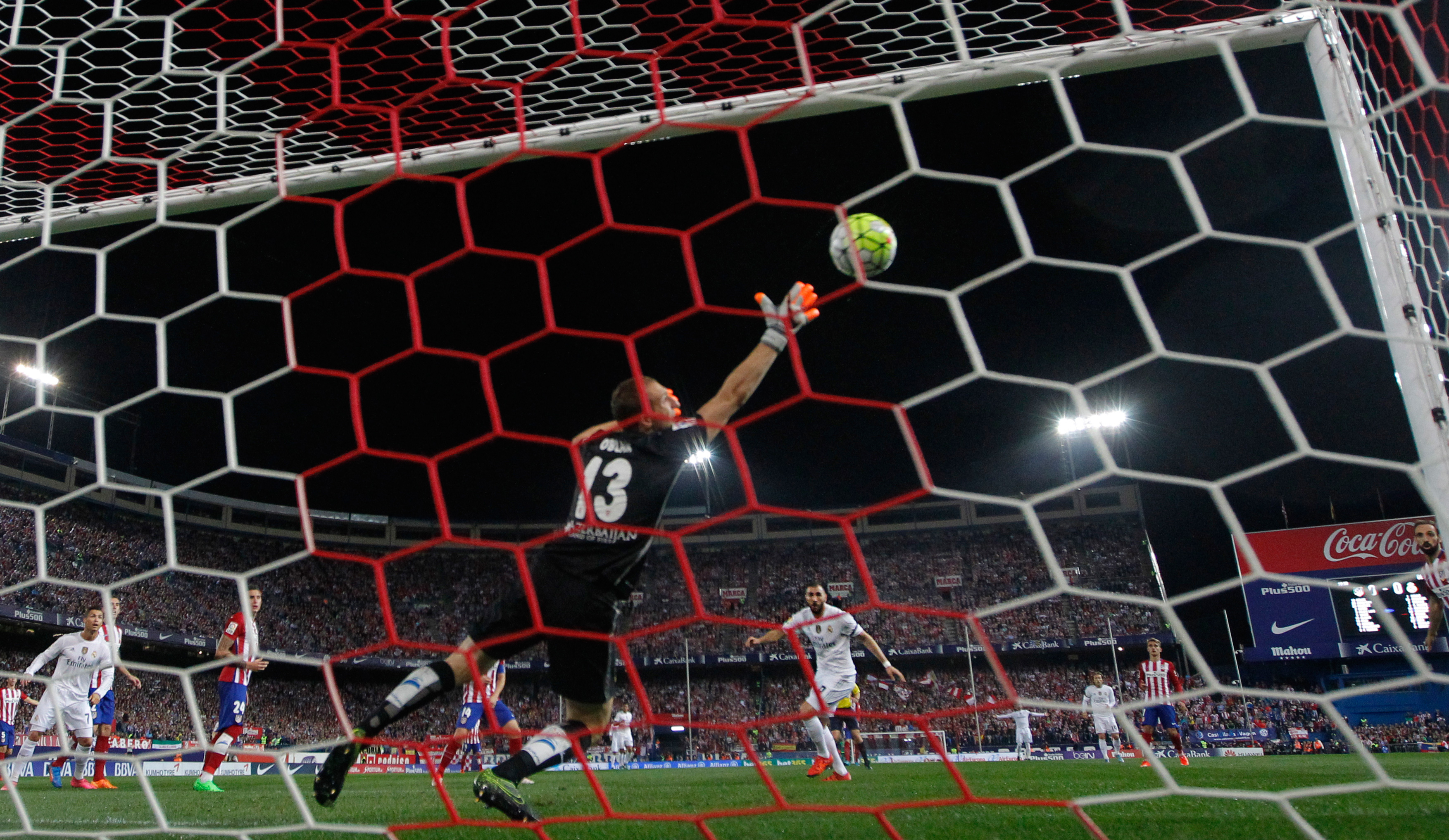 Voor de 66ste keer is Vicente Calderón, dat na dit seizoen wordt verlaten voor een gloednieuw onderkomen, het toneel van de Madrileense derby. Atlético won in eigen huis slechts vijftien keer.