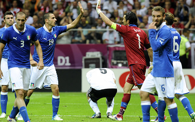 Op het EK 2012 waren Andrea Barzagli, Giorgio Chiellini, Leonardo Bonucci en Gianluigi Buffon ook al lid van de defensie van Italië, dat destijds in de finale met 4-0 van Spanje verloor.