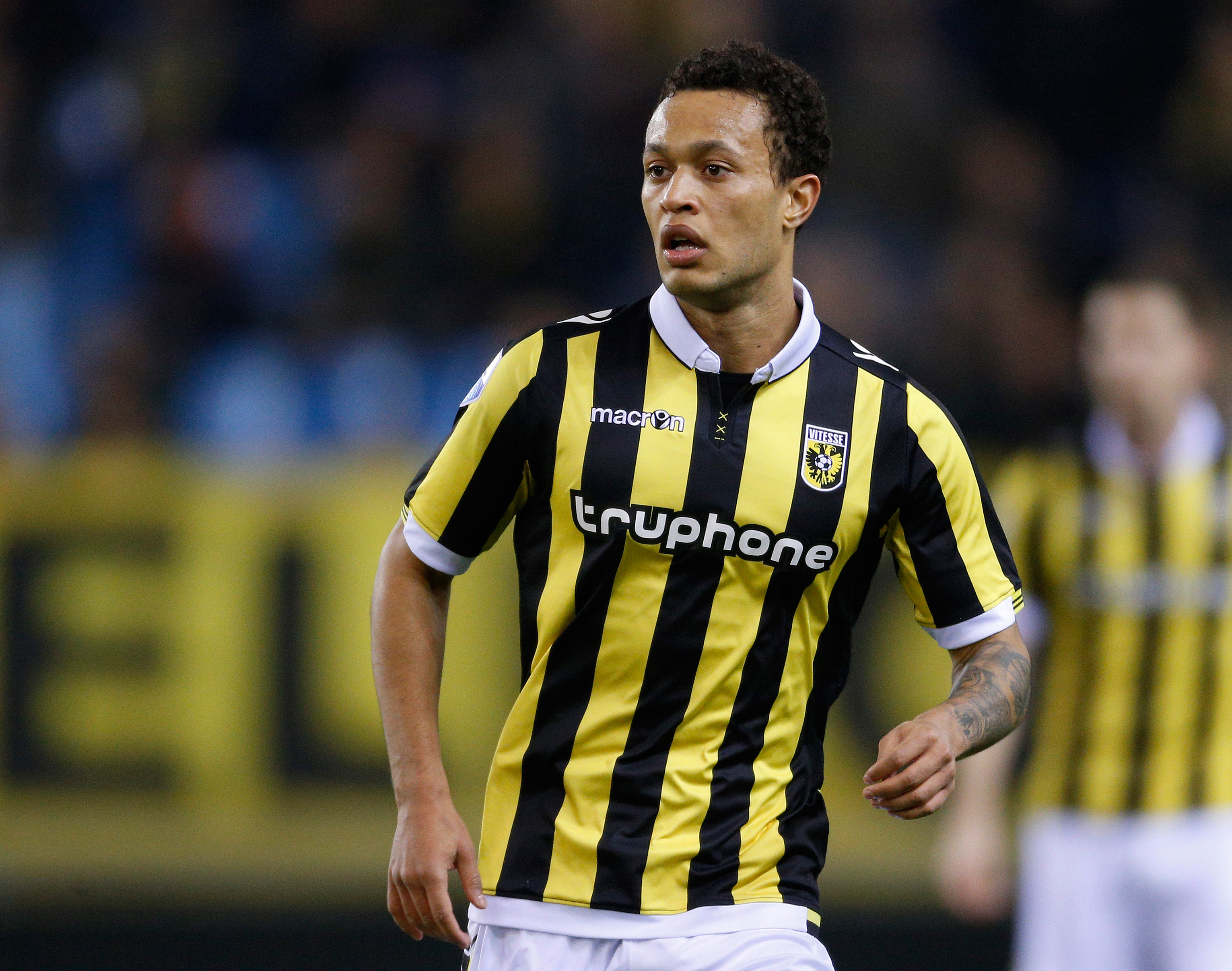 Vitesse-middenvelder Lewis Baker staat in de top van de Eredivisie wat betreft kansen scheppen uit spelhervattingen.