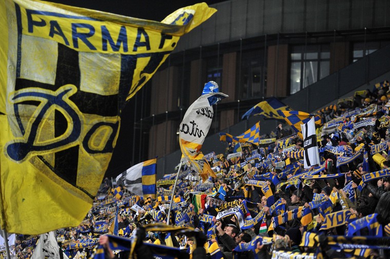 Veel fans bleven Parma trouw na het faillissement. Zo werd het record van aantal verkochte seizoenskaarten in de Serie D met gemak verbroken.