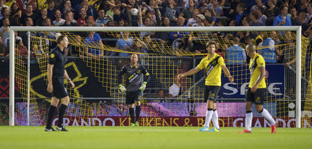 In Breda weten Jelle ten Rouwelaar Kees Kwakman het juist niet meer. De keeper en de verdediger hebben moeten toezien hoe Victor Pálsson het debuut van Anton Janssen als NEC-trainer redt (1-1).