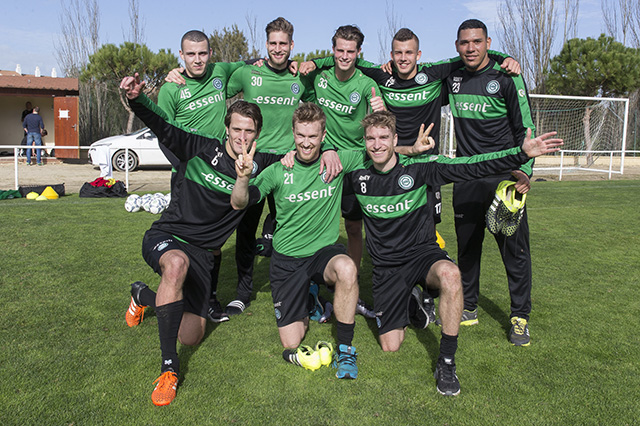 Vrolijke gezichten bij de spelers van de bekerwinnaar van het voorbije seizoen. Op 17 januari krijgt Groningen tegen FC Utrecht de kans om zich te herstellen van een matige afsluiting van de eerste seizoenshelft, waarin Groningen twee punten overhield aan de laatste drie competitieduels.