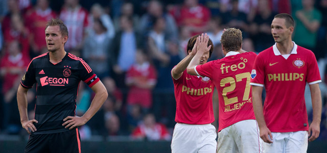 Begin dit seizoen pakte Ajax in de eerste vijf uitduels nog slechts drie punten, met de 4-0 nederlaag bij PSV als absoluut dieptepunt. Hier maakt teleurstelling zich meester van aanvoerder Siem de Jong.