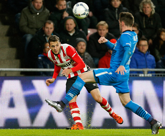 PSV-rechtsback Santiago Arias verstuurt de meest succesvolle passes op de helft van de tegenstander.