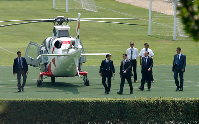 Silvio Berlusconi maakt de trip van zijn landgoed in Arcore naar Milanello graag per helikopter.