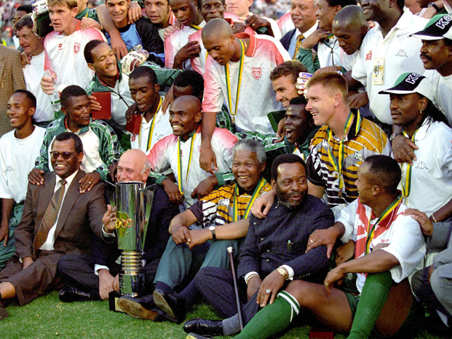 De twintigste editie van de Afrika Cup (1996) werd gehouden in Zuid-Afrika. In de finale versloeg het gastland Tunesië met 2-0. Nelson Mandela vierde het feestje mee.