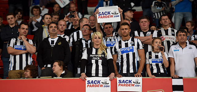 De wens van de aanhang van Newcastle United is overduidelijk: manager Pardew moet vertrekken.