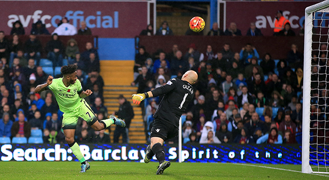 Raheem Sterling kreeg de bal zelfs oog in oog met Brad Guzan niet voorbij de Amerikaanse doelman van Aston Villa, die met een ultieme reflex zijn doel schoon hield.