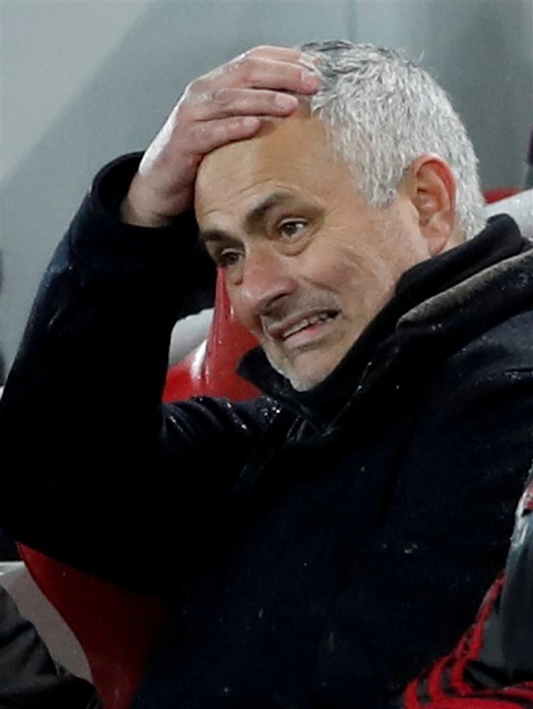 José Mourinho bij zijn laatste wedstrijd als Manchester United-manager, op Anfield tegen aartsrivaal Liverpool.
