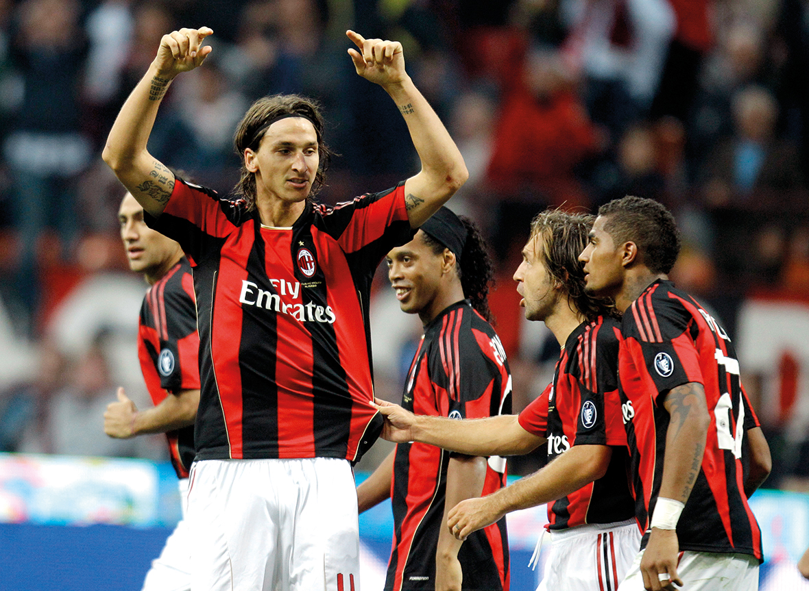 Bij Milan gaat Ronaldinho even schuil achter Zlatan Ibrahimovic. ‘Het was geweldig met hem samen te spelen.’