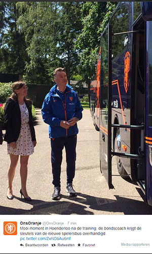 Louis van Gaal en de ´bus naar Manchester´. 