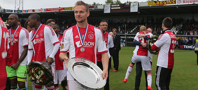 Siem de Jong koestert de schaal.