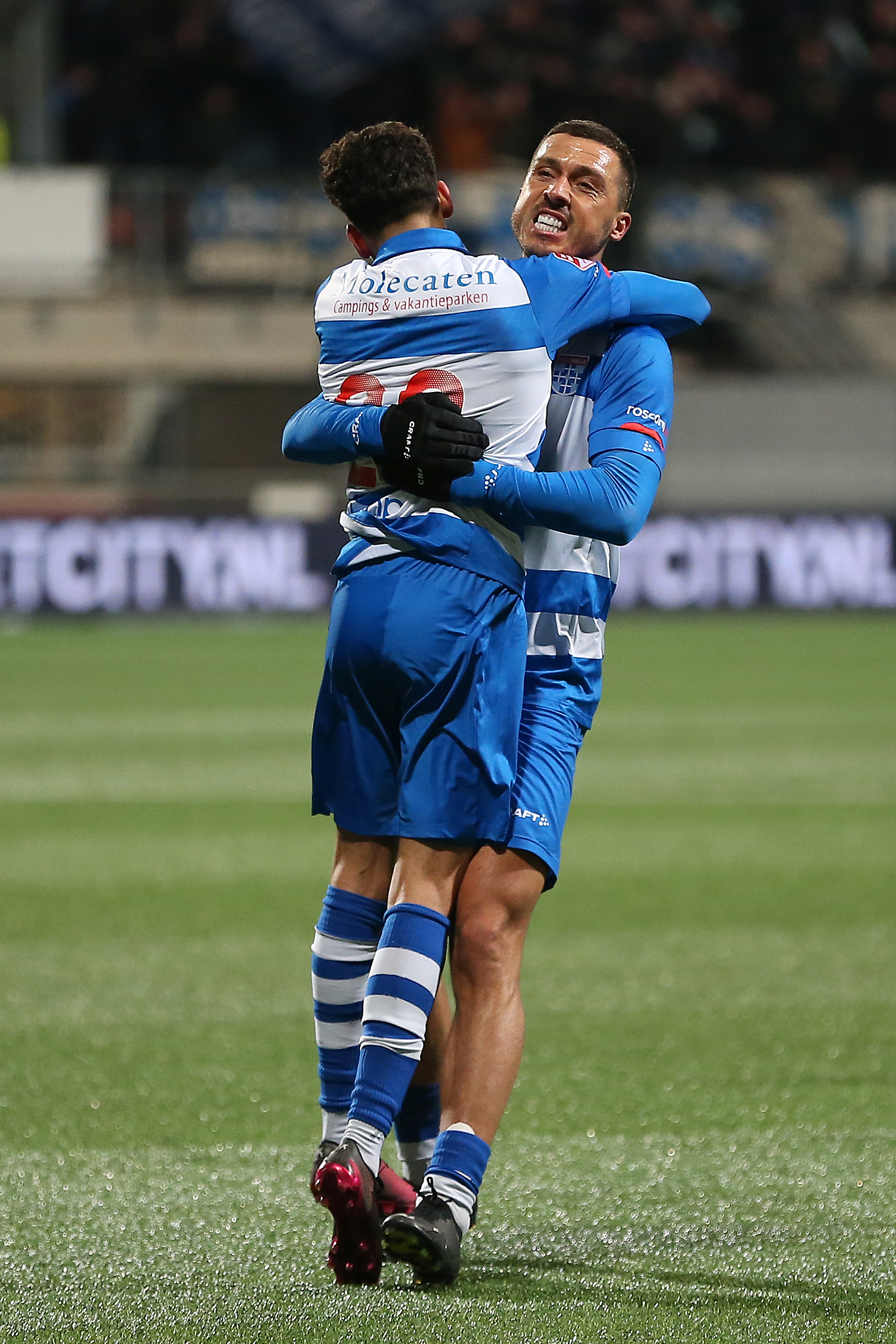 Taha en Medunjanin vieren de goal van de jongeling op 27 februari tegen MVV.