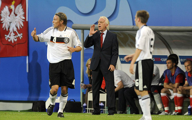 Onder leiding van Leo Beenhakker verloor Polen acht jaar geleden met 2-0 van Duitsland op het EK. Lukas Podolski scoorde twee keer.