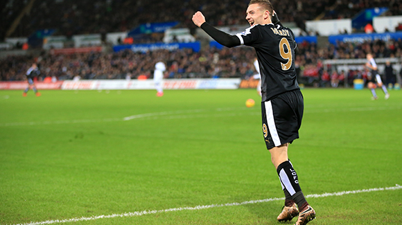 Jamie Vardy zag zijn doelpuntenproductie tegen Swansea City stokken, maar de spits van Leicester City trok met zijn team wel aan het langste eind (0-3).