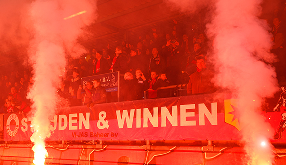 Voorafgaand aan het duel organiseerden de supporters van Excelsior een indrukwekkende sfeeractie.