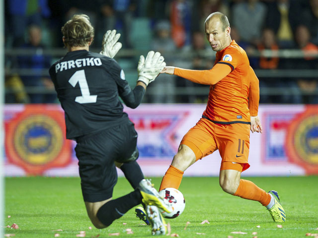 Daarna krijgt Robben nog een mogelijkheid om Oranje alsnog drie punten te bezorgen, maar de Estse doelman Sergei Pareiko blijkt een sta in de weg. Daardoor houdt Nederland slechts één punt over aan het WK-kwalificatieduel.