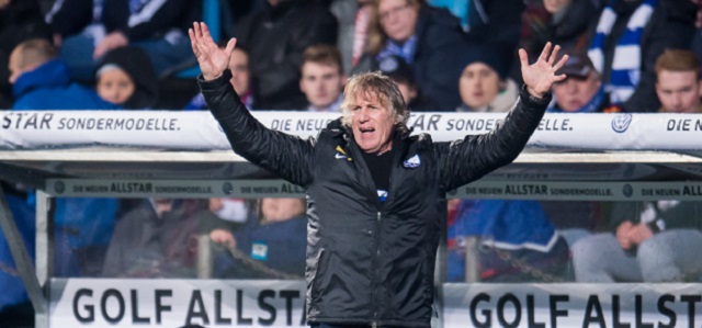 Ook in Duitsland kenmerkt Gertjan Verbeek zich door zijn fanatieke manier van coachen, die hem bij de VfL Bochum-fans erg populair gemaakt heeft.