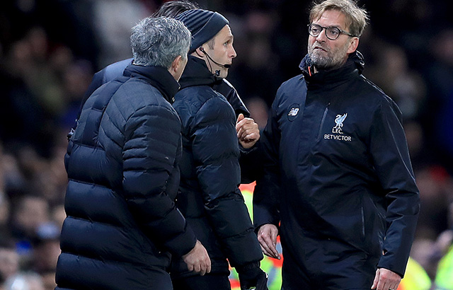 Managers José Mourinho en Jürgen Klopp hadden tijdens de clash een verhitte discussie bij de zijlijn na geduw tussen Ander Herrera en Roberto Firmino. Volgens Klopp wilde Mourinho Liverpool-speler Firmino een kaart aansmeren. 