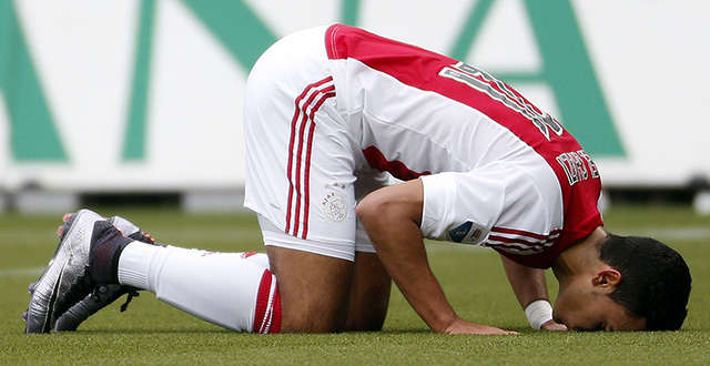 Anwar El Ghazi is als spits belangrijk voor Ajax door zijn eerste Eredivisie-doelpunt sinds 17 oktober te maken.