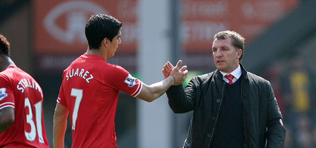 Luis Suarez met Liverpool-manager Brendan Rodgers, die hem voor de club behield.