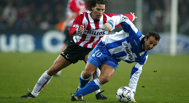 Twee doelpunten van John de Jong waren niet genoeg om Deportivo La Coruña op 10 december 2003 uit de achtste finale van de Champions League te houden. De Champions League-obsessie van PSV duurde voort.