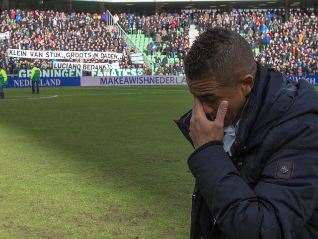 Na zeven jaar verlaat de Braziliaanse doelman Luciano Groningen. Op de dag dat de club die hem zoveel bracht met 1-0 wint van Go Ahead Eagles neemt hij geëmotioneerd afscheid van het publiek.