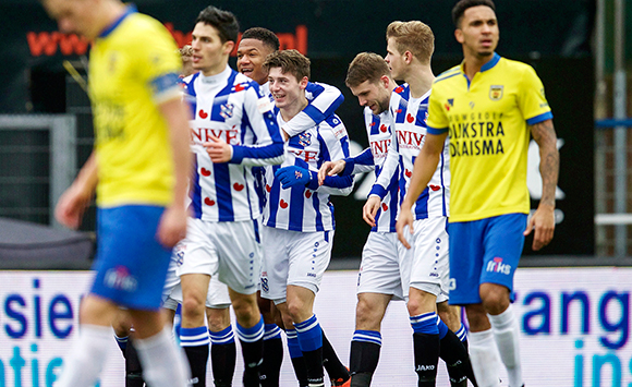 Arber Zeneli werd met hoge verwachtingen naar Friesland gehaald. In Leeuwarden maakt de Zweed zich voor even onsterfelijk door namens SC Heerenveen de winnende treffer te maken in de derby tegen rivaal SC Cambuur (0-1).