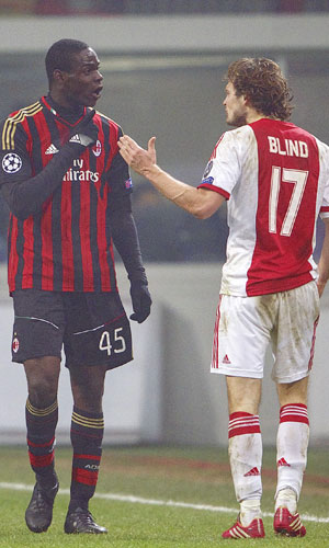Mario Balotelli werkte niet alleen op de zenuwen van Frank de Boer, ook Daley Blind stoorde zich aan het gedrag van de Milan-spits.