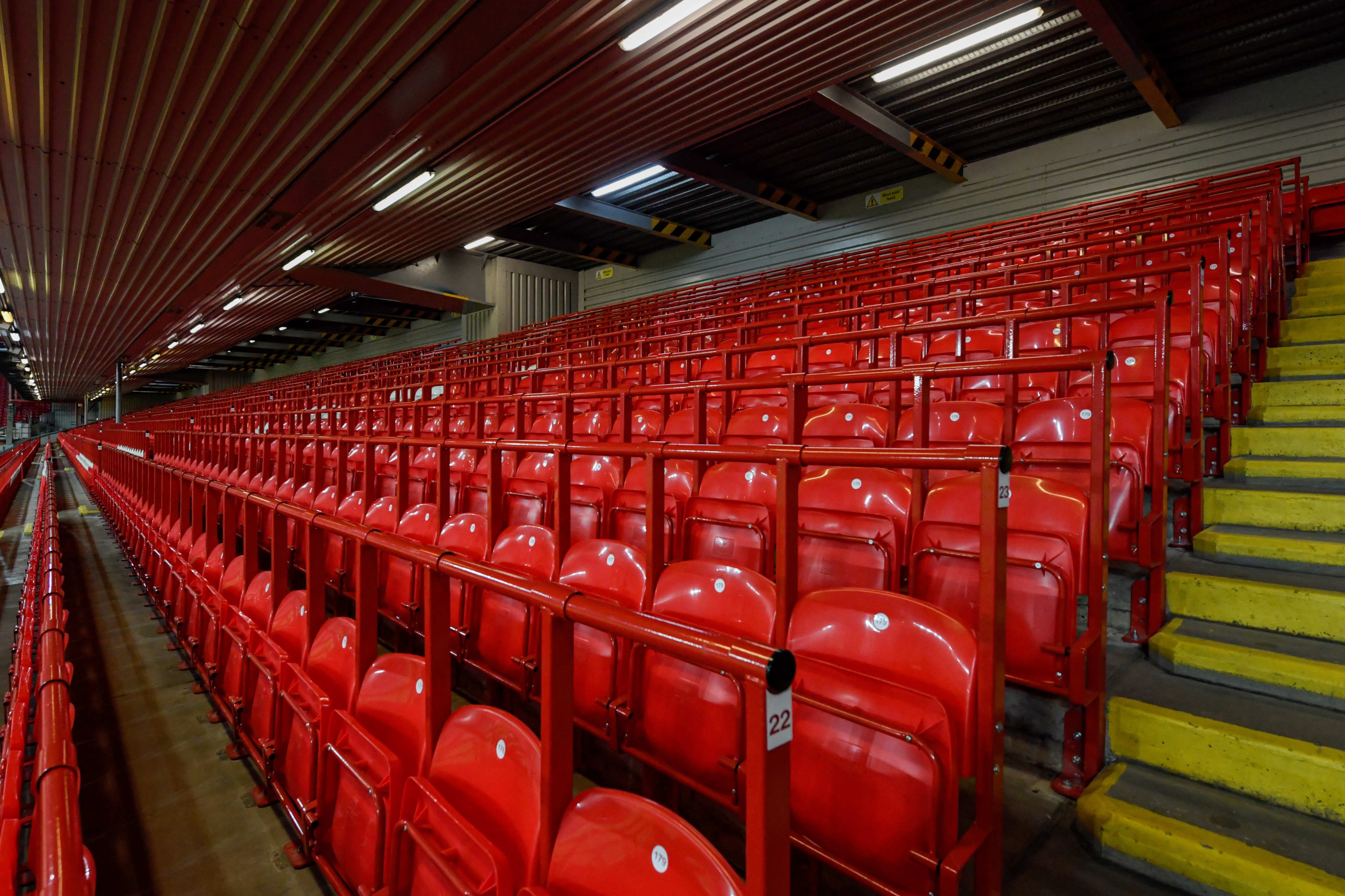 Een safe standing-tribune op Anfield, het stadion van Liverpool.