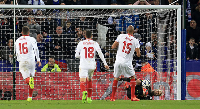 Kasper Schmeichel had het een stuk minder druk dan in Sevilla, maar groeide desondanks opnieuw uit tot de held van Leicester City door een verlenging te voorkomen. Net als tijdens het heenduel stopte de Deen een penalty.