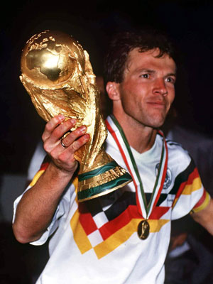 Lothar Matthäus is de enige veldspeler die op vijf WK&#039;s actief was. In 1990 werd hij wereldkampioen.