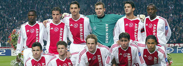 Ajax voorafgaand aan de kwartfinale tegen AC Milan in 2003 (0-0).