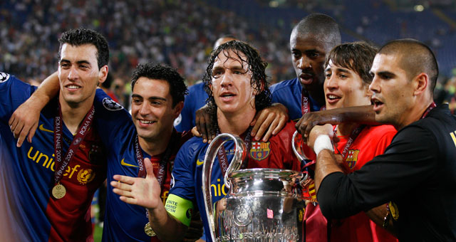 Aanvoerder Carles Puyol viert in 2009 samen met Sergio Busquets, Xavi, Yaya Touré, Bojan Krkic en Víctor Valdés de eindzege in de Champions League. In Rome is Barcelona met 2-0 te sterk voor het Manchester United van doelman Edwin van der Sar. 