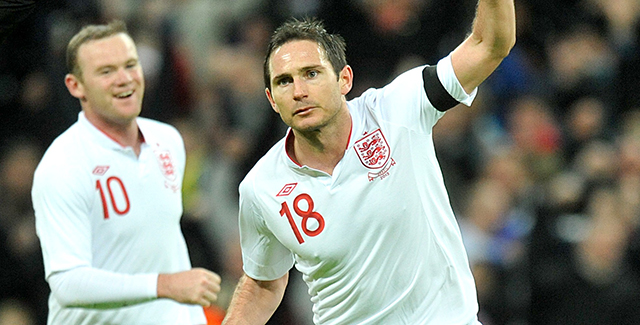 Chelsea-icoon Frank Lampard kwam na zijn debuut in 1999 als toenmalig speler van West Ham United in 106 interlands voor Engeland tot 29 doelpunten. Het doelpuntloze groepsduel op het voor Engeland zo teleurstellend verlopen WK 2014 – The Three Lions werden al in de groepsfase uitgeschakeld – bleek voor de huidige contractspeler van New York City FC de laatste interland in zijn loopbaan. Die sloot hij wel af met de aanvoerdersband om zijn arm.