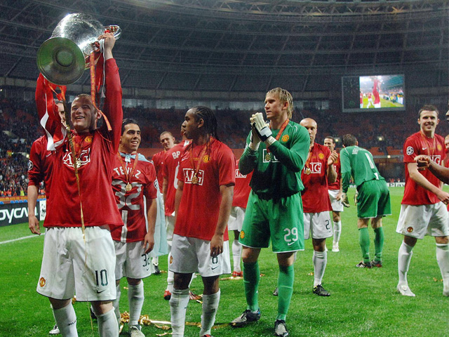 Wayne Rooney en Michael Carrick (uiterst rechts) wonnen in het seizoen 2007/08 de Champions League ten koste van Chelsea.