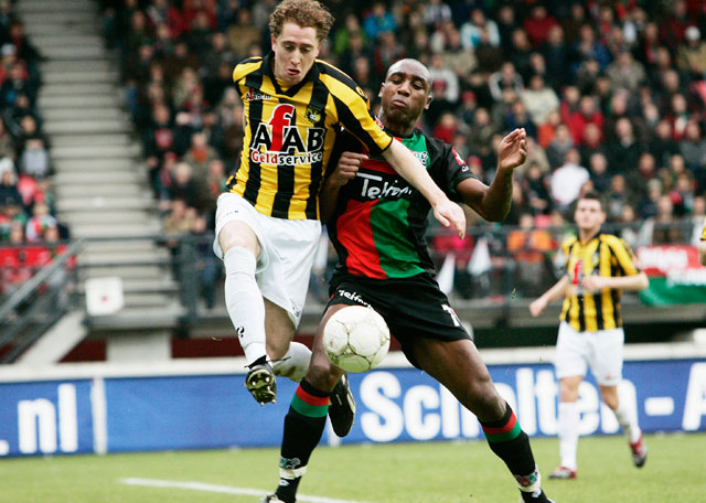 Op 4 december 2005 bleef Romano Denneboom (rechts) ondanks de nodige kansen droogstaan voor NEC. Maar voor het resultaat had dat geen gevolgen in De Goffert. Rutger Worm, geboren in Nijmegen maar opgeleid bij Vitesse, was de matchwinner (1-0).