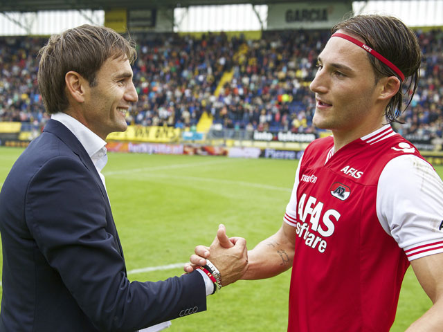 AZ keert eveneens met lege handen terug. De 3-0 uitslag in het Rat Verlegh Stadion zal ongetwijfeld onderwerp van gesprek zijn bij de familie Gudelj, waarbij vader Nebosja won van zoon Nemanja.