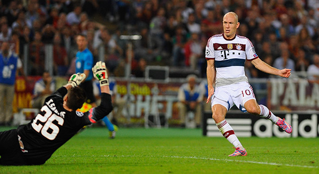 Arjen Robben scoorde in de groepswedstrijd op bezoek bij AS Roma twee keer. Hier is zijn laatste CL-treffer tot dusverre in de maak.