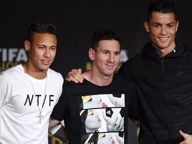De kanshebbers voor de Gouden Bal: Neymar, Lionel Messi en Cristiano Ronaldo. Het trio komt voorafgaand aan het gala bij elkaar voor een persconferentie.