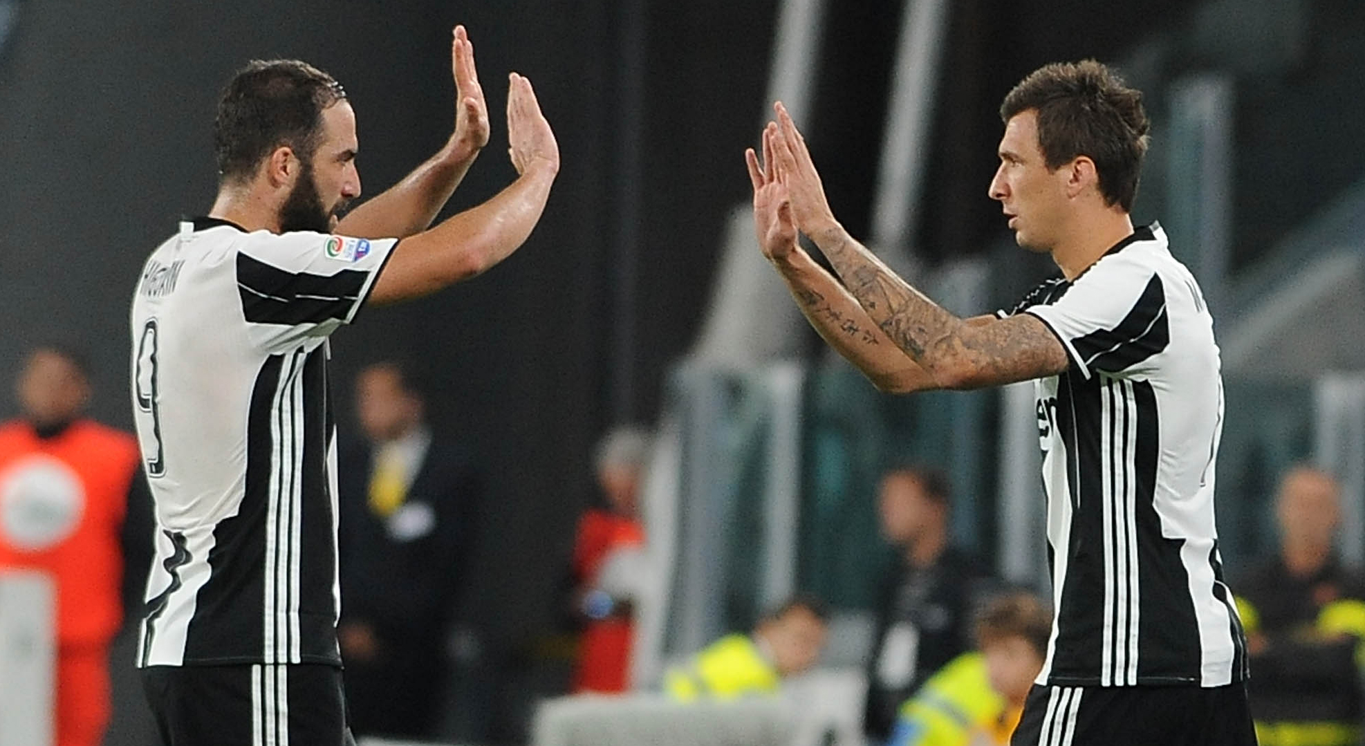 Gaat Mario Mandzukic (rechts) vertrekken bij Juventus?