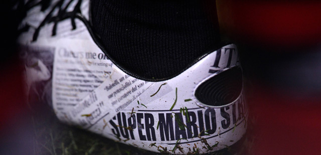 De bijzondere voetbalschoenen van Mario Balotelli.