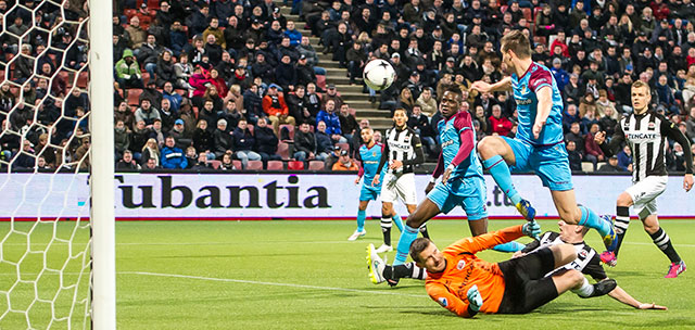 Bertrand Traore is op weg naar de openingstreffer. Hij was bij vijf van de laatste zes openingsgoals van Vitesse betrokken via een doelpunt (drie) of een assist (twee keer).